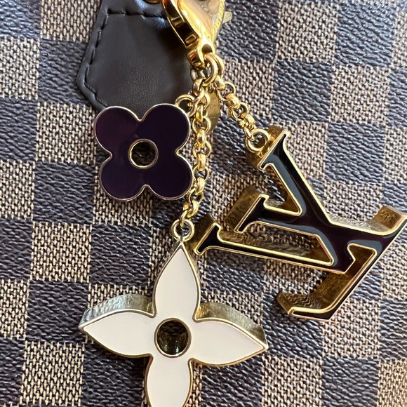 LV bag charm - Picture 3 of 12